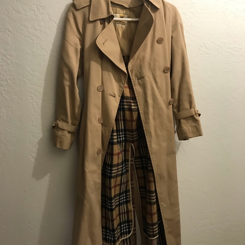 Rain coat, long sleeve with inside plaid accents